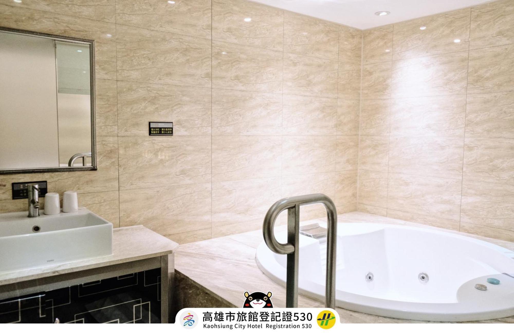 友愛京賞國際大飯店 Yoai Jing Shang Hotel Kaohsiung Extérieur photo